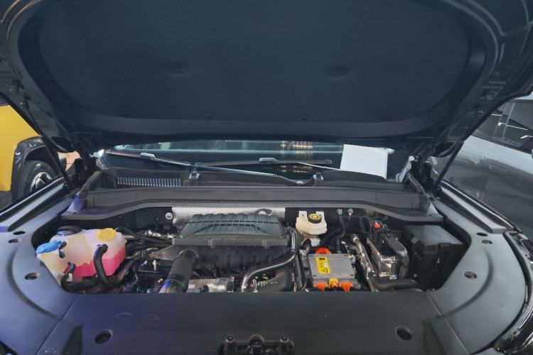 Used Chery Fengyun T9 2024 120 Long-Range Flagship Version 7 Seats Ternary Lithium Engine Bay