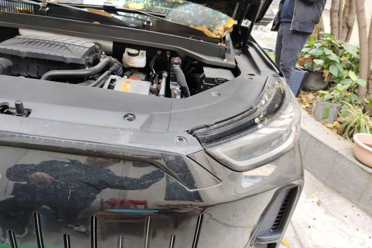 Used Chery Fengyun T9 2024 120 Long-Range Flagship Version 7 Seats Lithium Iron Phosphate Engine Bay Left