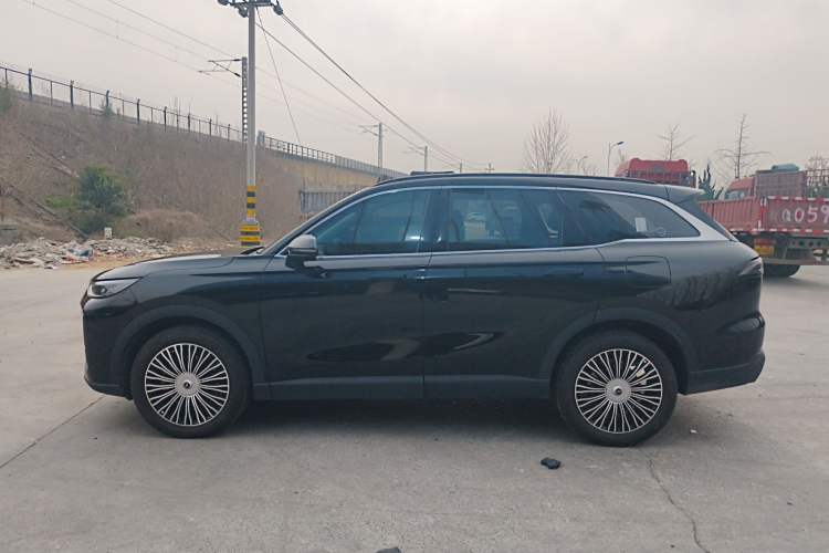 Used Chery Fengyun T9 2024 120 Long-Range Flagship Version 7 Seats Ternary Lithium Exterior 3