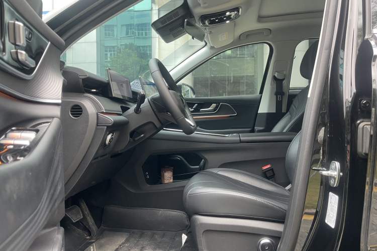 Used Chery Fengyun T9 2024 120 Long-Range Luxury Version 5 Seats Ternary Lithium Interior 1