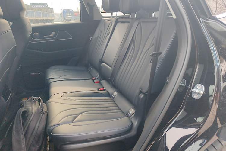 Used Chery Fengyun T9 2024 120 Long-Range Flagship Version 7 Seats Ternary Lithium Interior 4