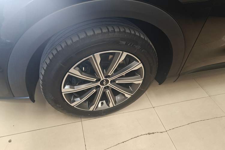 Used Chery Fengyun T9 2024 120 Long-Range Comfort Version 5-Seater with Ternary Lithium Battery Left Front Wheel Hub