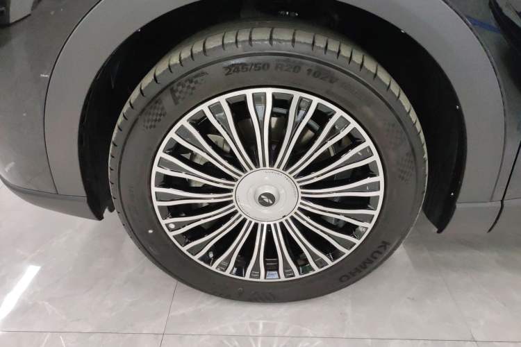 Used Chery Fengyun T9 2024 120 Long-Range Luxury Version 5 Seats Lithium Iron Phosphate Left Front Wheel Hub