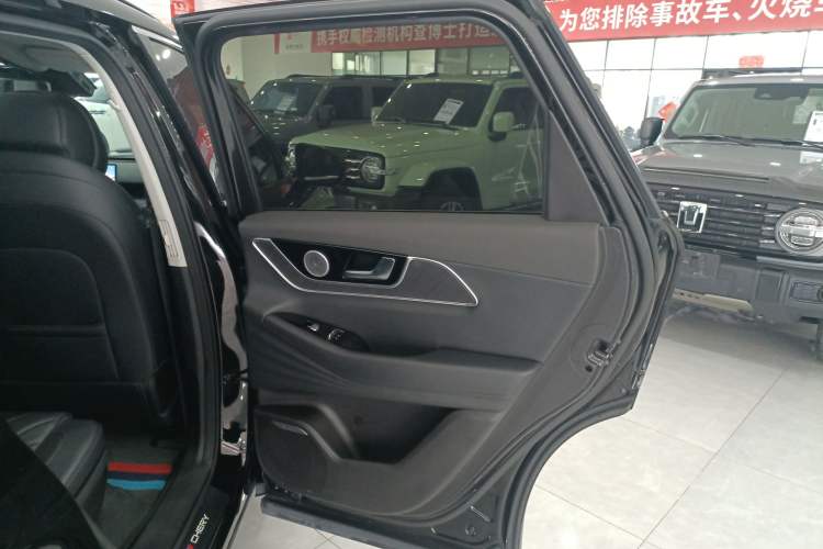 Used Chery Fengyun T9 2024 120 Long-Range Flagship Version 7 Seats Ternary Lithium Right Rear Door Interior