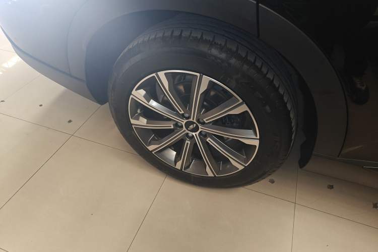 Used Chery Fengyun T9 2024 120 Long-Range Comfort Version 5-Seater with Ternary Lithium Battery Right Rear Wheel Hub