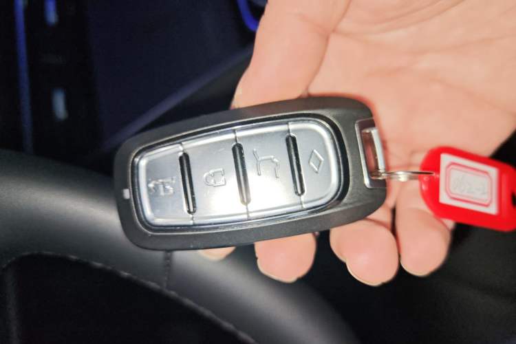 Used Chery Fengyun T9 2024 120 Long-Range Flagship Version 7 Seats Ternary Lithium Vehicle Key