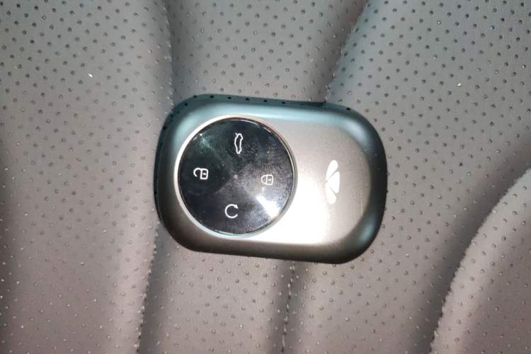 Used Chery Fengyun T9 2024 120 Long-Range Luxury Version 5 Seats Lithium Iron Phosphate Vehicle Key
