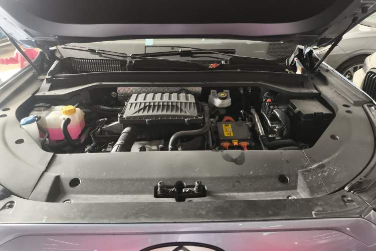Used Chery Fengyun T9 2024 120 Long-Range Flagship Version 7 Seats Ternary Lithium Engine Bay