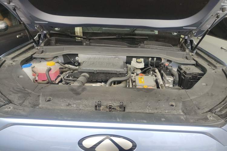 Used Chery Fengyun T9 2024 120 Long-Range Flagship Version 7 Seats Ternary Lithium Engine Bay