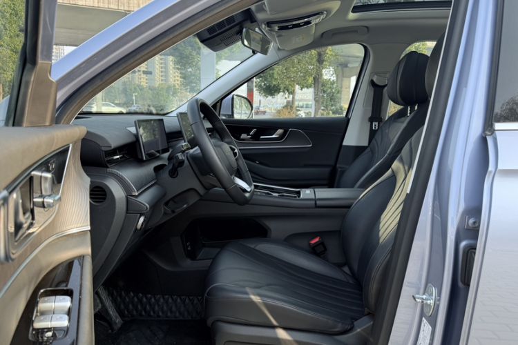 Used Chery Fengyun T9 2024 120 Long-Range Flagship Version 7 Seats Ternary Lithium Interior 2