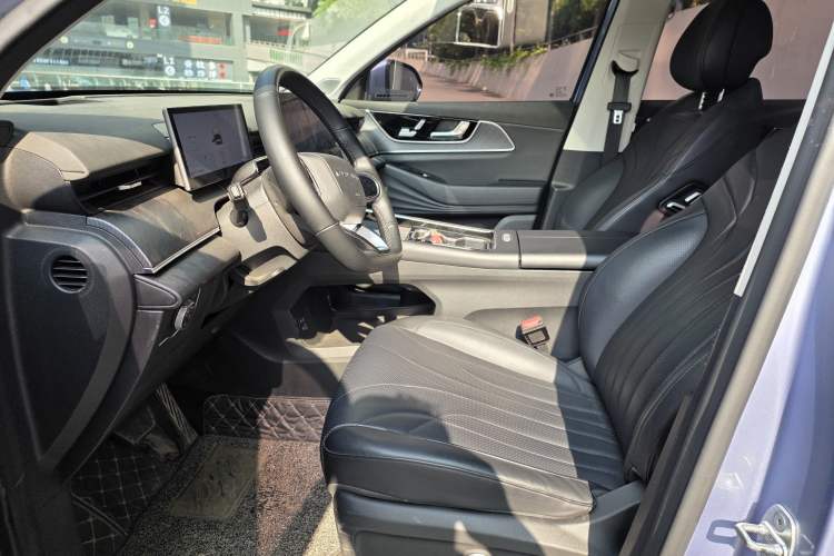 Used Chery Fengyun T9 2024 120 Long-Range Flagship Version 7 Seats Ternary Lithium Interior 3