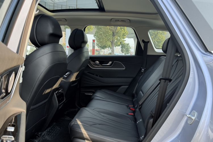 Used Chery Fengyun T9 2024 120 Long-Range Flagship Version 7 Seats Ternary Lithium Interior 3
