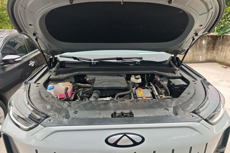 Used Chery Fengyun T9 2024 120 Long-Range Flagship Version 7 Seats Ternary Lithium Engine Bay