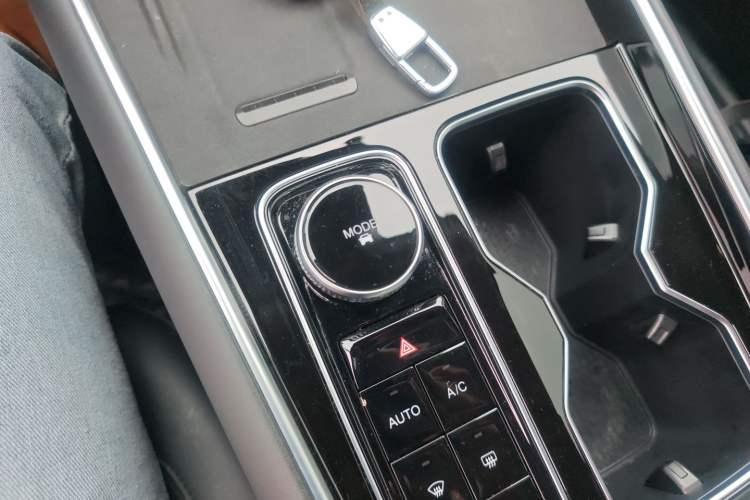 Used Chery Fengyun T9 2024 120 Long-Range Flagship Version 7 Seats Ternary Lithium Gear Lever
