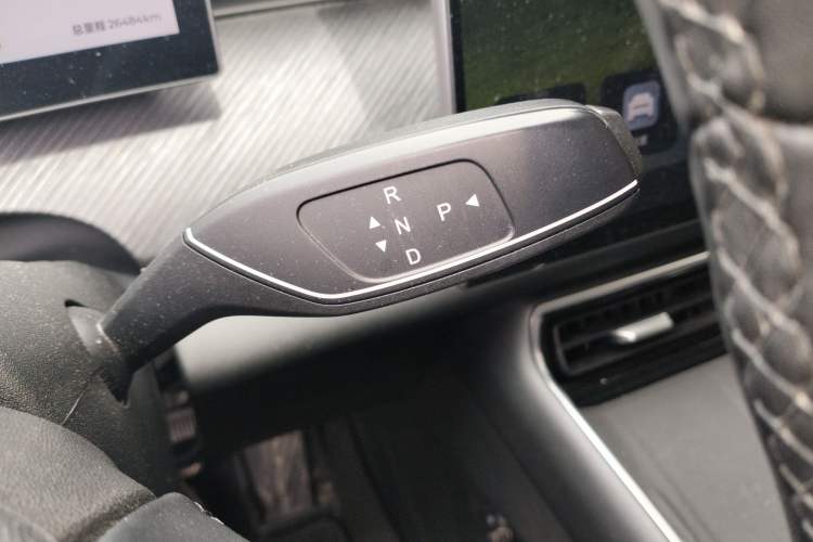 Used Chery Fengyun T9 2024 120 Long-Range Comfort Version 7-Seater Lithium-Ion Battery Gear Lever