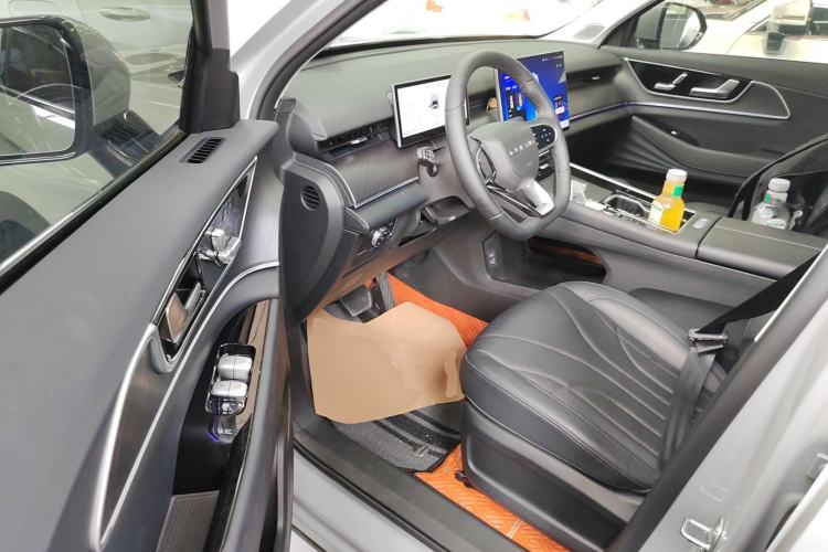 Used Chery Fengyun T9 2024 120 Long-Range Comfort Version 5 Seats Lithium Iron Phosphate Interior 3