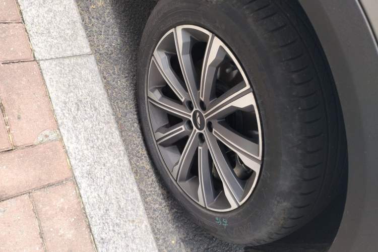 Used Chery Fengyun T9 2024 120 Long-Range Comfort Version 7-Seater Lithium-Ion Battery Right Front Wheel Hub