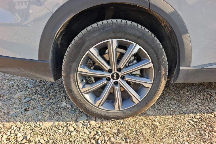 Used Chery Fengyun T9 2024 120 Long-Range Comfort Version 7 Seats Lithium Iron Phosphate Right Rear Wheel Hub