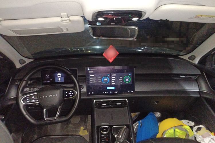 Used Chery Fengyun T9 2024 120 Long-Range Standard Version 5 Seats Lithium-NMC Battery Center Console