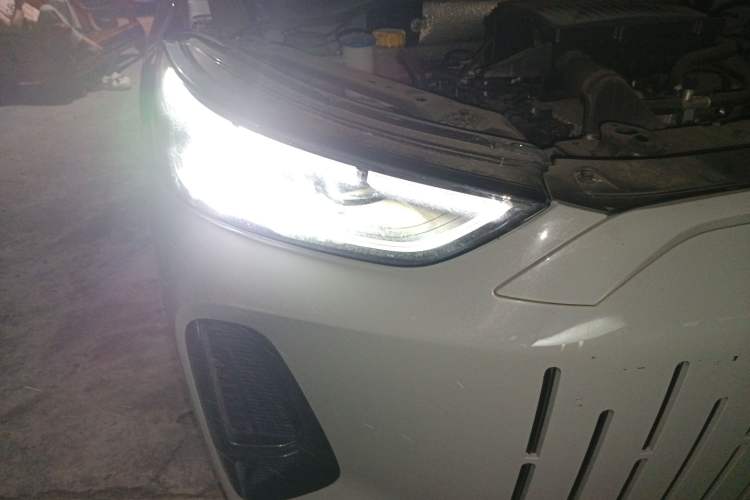 Used Chery Fengyun T9 2024 120 Long-Range Standard Version 5 Seats Lithium-NMC Battery Right Front Headlight