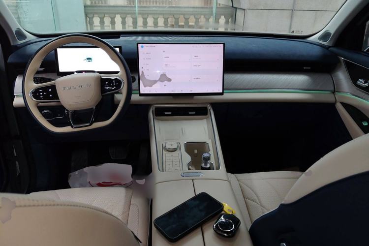 Used Chery Fengyun T9 2024 120 Long-Range Flagship Version 7 Seats Ternary Lithium Center Console