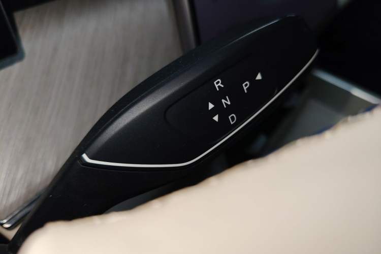 Used Chery Fengyun T9 2024 120 Long-Range Flagship Version 7 Seats Ternary Lithium Gear Lever
