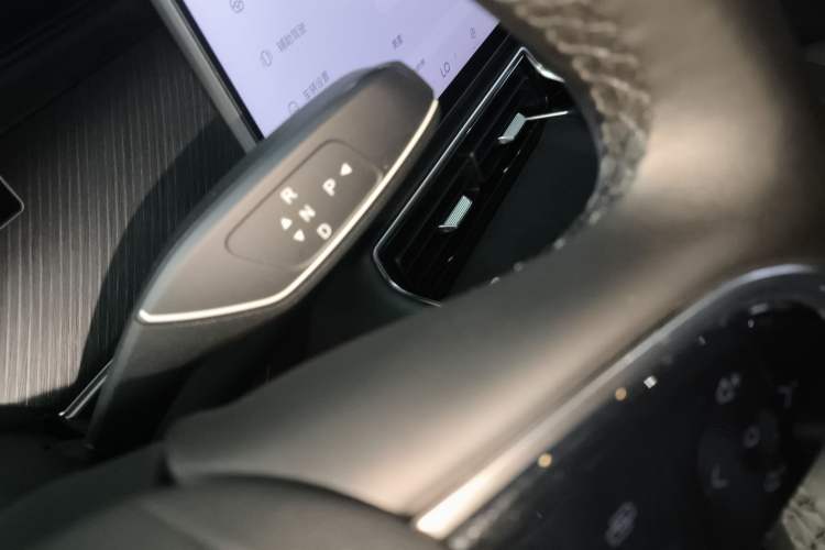 Used Chery Fengyun T9 2024 120 Long-Range Comfort Version 5-Seater with Ternary Lithium Battery Gear Lever