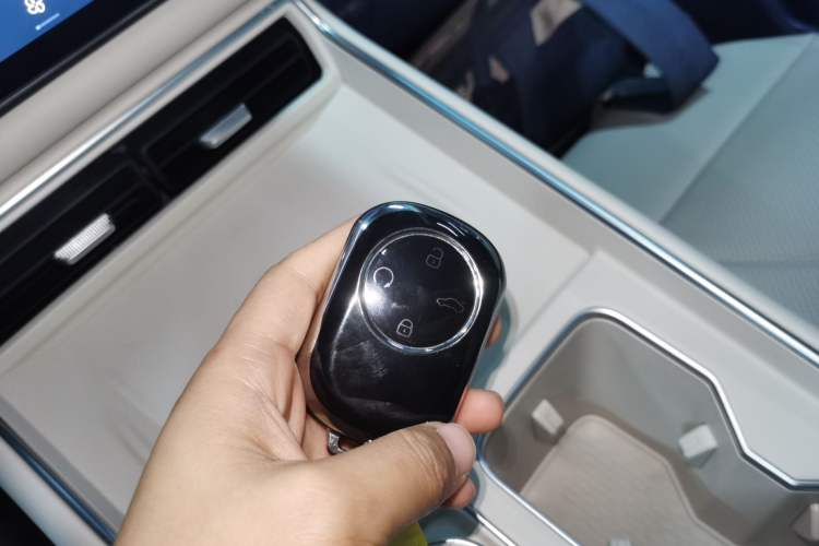 Used Chery Fengyun T9 2024 120 Long-Range Flagship Version 7 Seats Ternary Lithium Vehicle Key