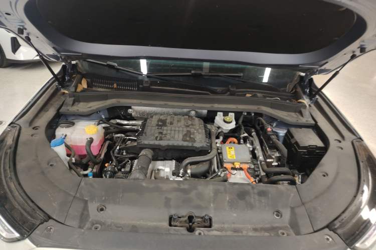 Used Chery Fengyun T9 2024 120 Long-Range Flagship Version 7 Seats Ternary Lithium Engine Bay