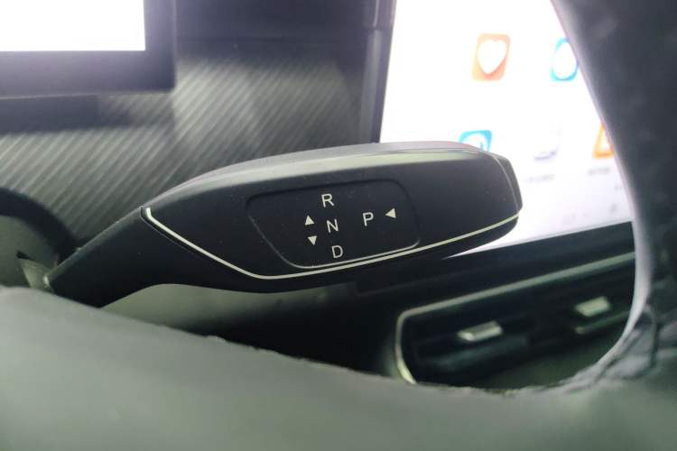 Used Chery Fengyun T9 2024 120 Long-Range Comfort Version 5-Seater with Ternary Lithium Battery Gear Lever