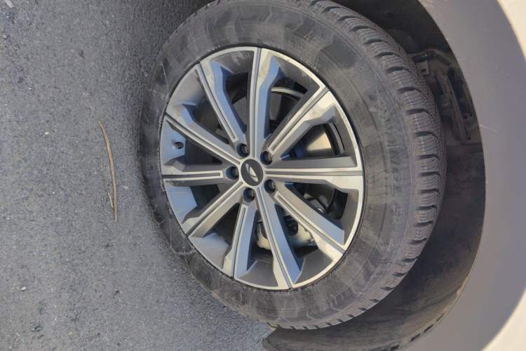 Used Chery Fengyun T9 2024 120 Long-Range Comfort Version 5 Seats Lithium Iron Phosphate Right Front Wheel Hub