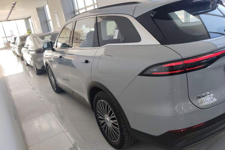 Used Chery Fengyun T9 2025 120 Long-Range Flagship PLUS 7-Seater with Ternary Lithium Battery Left Side