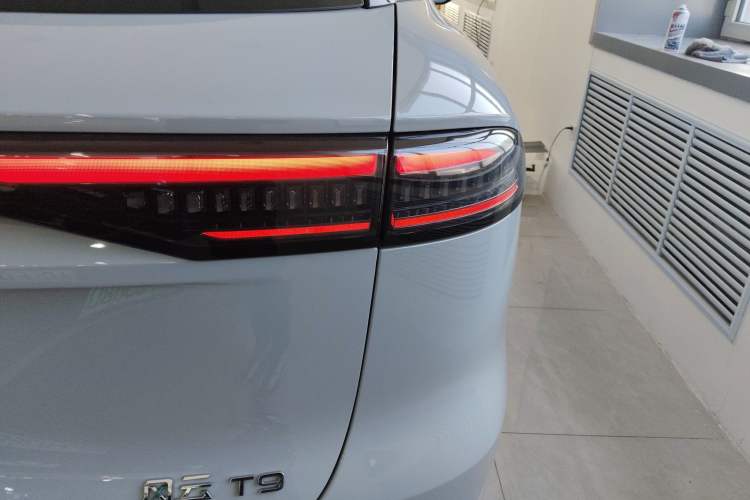 Used Chery Fengyun T9 2025 120 Long-Range Flagship PLUS 7-Seater with Ternary Lithium Battery Right Rear Taillight