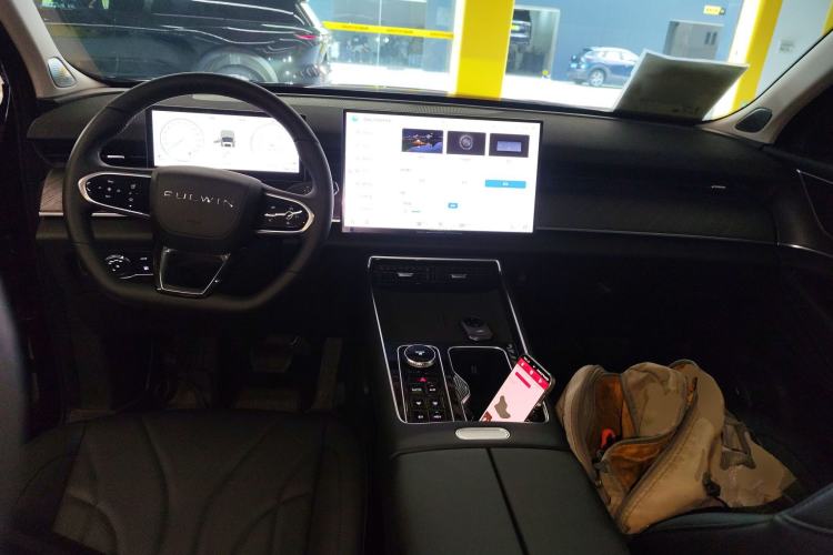 Used Chery Fengyun T9 2025 120 Long-Range Prestige Version 5 Seats Lithium Iron Phosphate Center Console