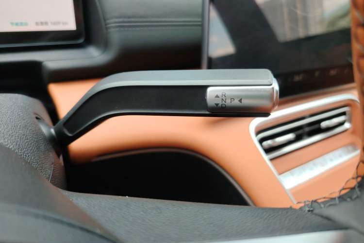 Used Chery Fulwin A9L 2025 Model, 260 Ultra-Long Range Prestige Edition Gear Lever
