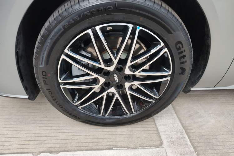Used Chery Fulwin A9L 2025 Model, 260 Ultra-Long Range Prestige Edition Left Front Wheel Hub