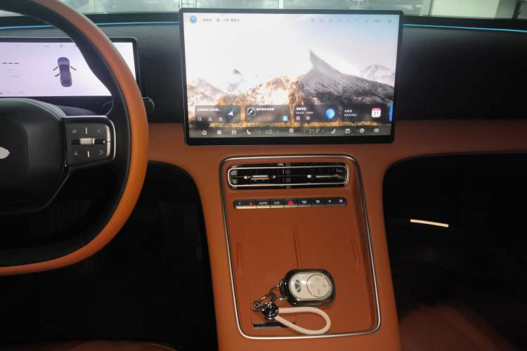 Used Chery Fulwin A9L 2025 Model, 260 Ultra-Long Range Luxury Edition Audio And AC Panel