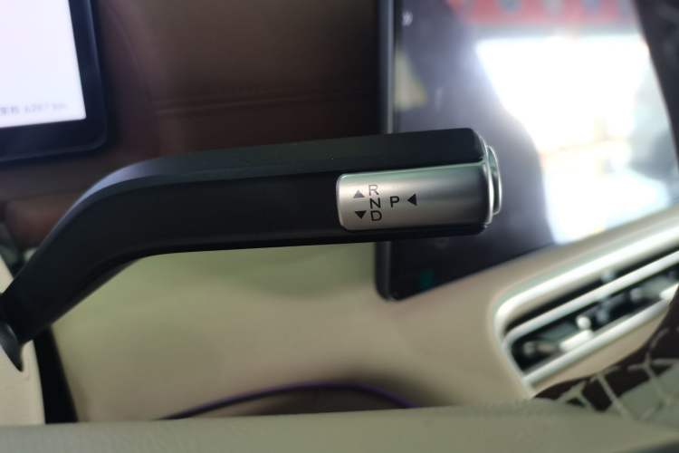 Used Chery Fulwin A9L 2025 Model, 260 Boya Luxury Edition Gear Lever