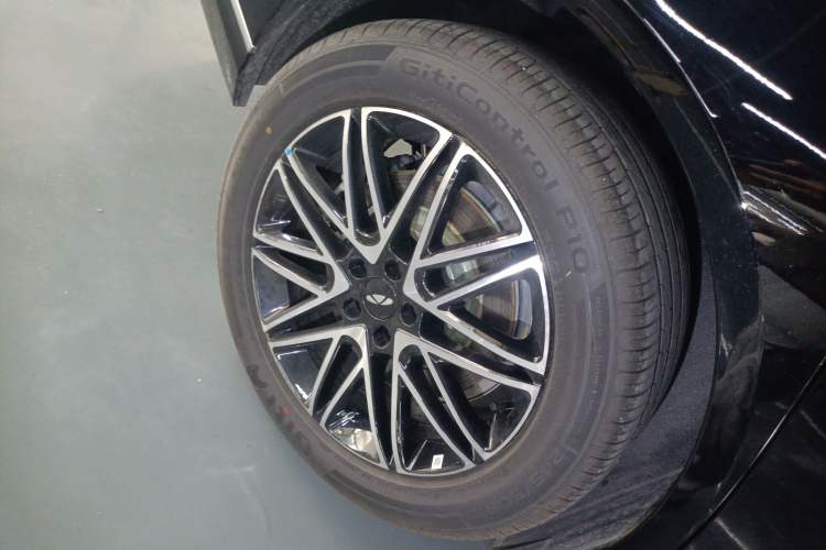 Used Chery Fulwin A9L 2025 Model, 260 Ultra-Long Range Prestige Edition Right Rear Wheel Hub