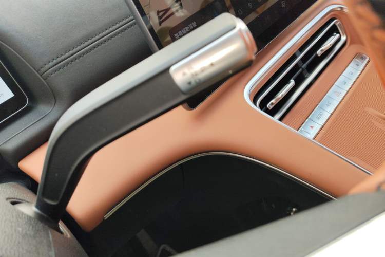 Used Chery Fulwin A9L 2025 Model, 260 Ultra-Long Range Prestige Edition Gear Lever