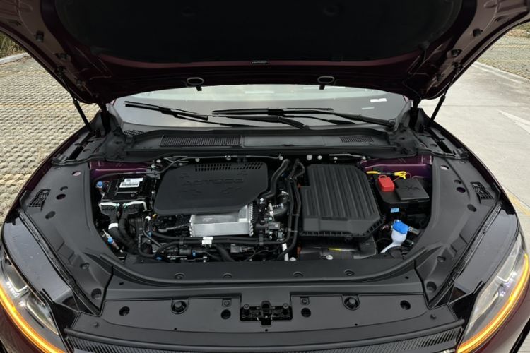 Used Chery Fulwin A9L 2025 Model, Four-Wheel Drive High-Energy Peak Edition Engine Bay