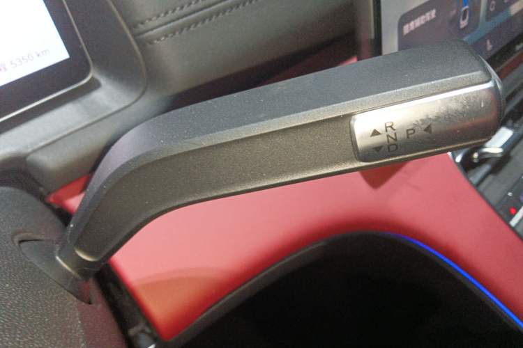 Used Chery Fulwin A9L 2025 Model, Four-Wheel Drive High-Energy Peak Edition Gear Lever