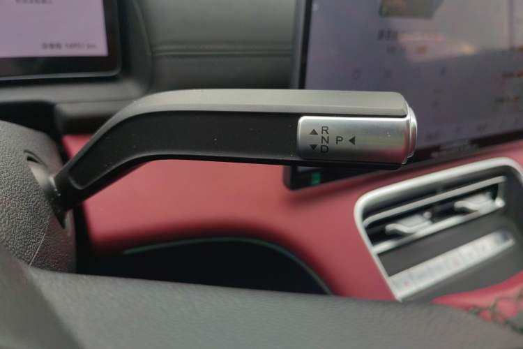 Used Chery Fulwin A9L 2025 Model, Four-Wheel Drive High-Energy Peak Edition Gear Lever