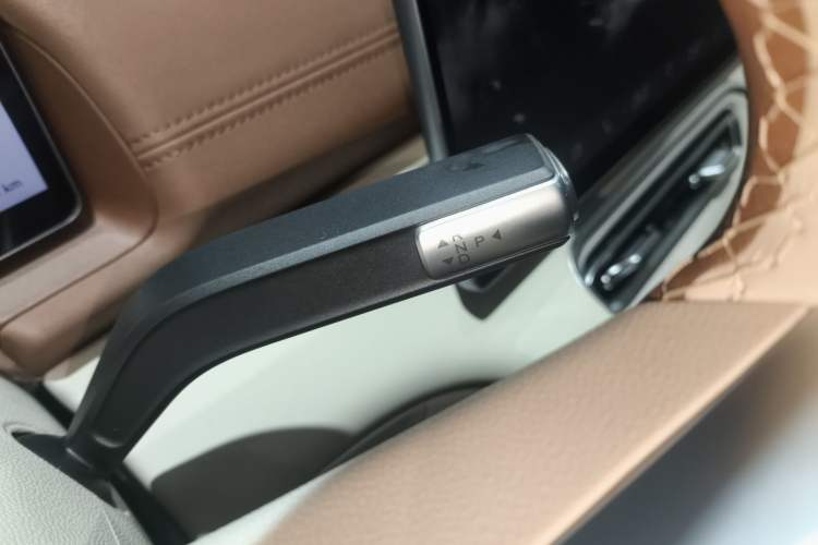 Used Chery Fulwin A9L 2025 Model, 260 Ultra-Long Range Prestige Edition Gear Lever