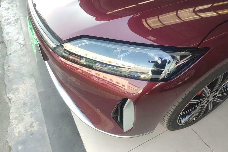 Used Chery Fulwin A9L 2025 Model, Four-Wheel Drive High-Energy Peak Edition Left Front Headlight