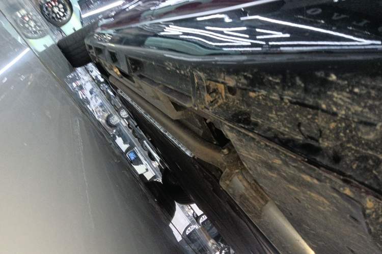 Used Chery Fulwin A9L 2025 Model, Four-Wheel Drive High-Energy Peak Edition Left Side Sill