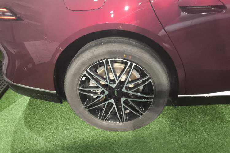 Used Chery Fulwin A9L 2025 Model, 260 Ultra-Long Range Prestige Edition Right Rear Wheel Hub