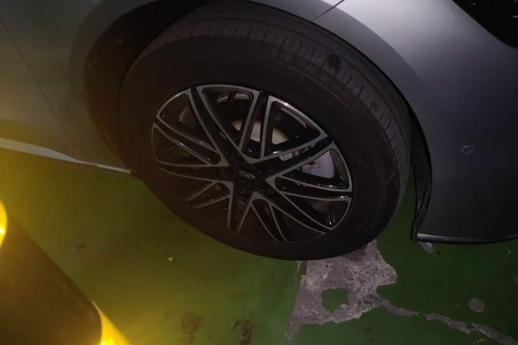 Used Chery Fulwin A9L 2025 Model, 260 Ultra-Long Range Prestige Edition Right Front Wheel Hub