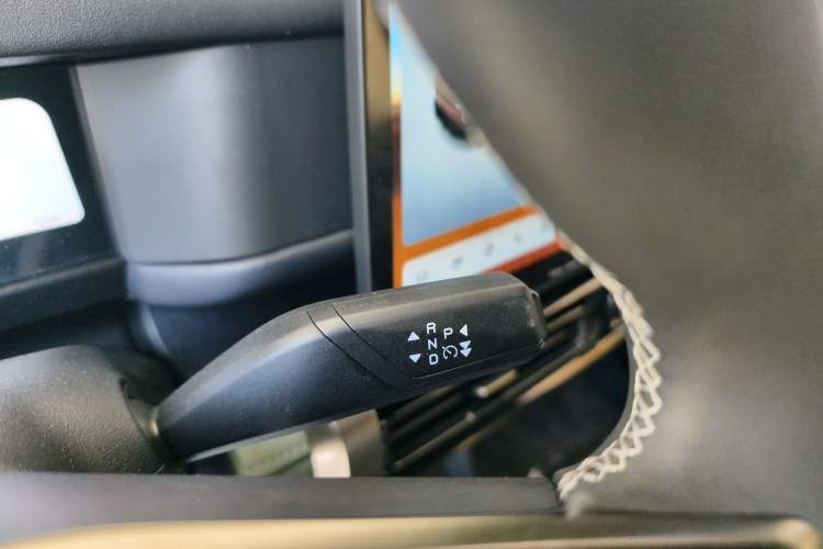 Used Chery Fulwin X3 2025 Model 401 Zhi Shang Edition Gear Lever