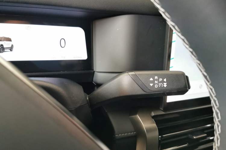 Used Chery Fulwin X3 Plus 2025 Model 401 Two-Wheel Drive Smart Leading Edition Gear Lever